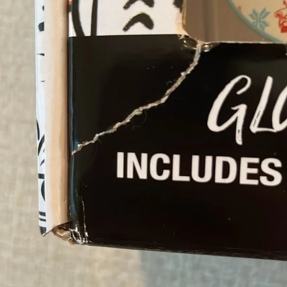 FRIENDS glass and ice cube gift pack. - Picture 2 of 8